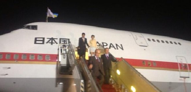 В Украину прибыли премьер-министры Японии и Канады - Фото