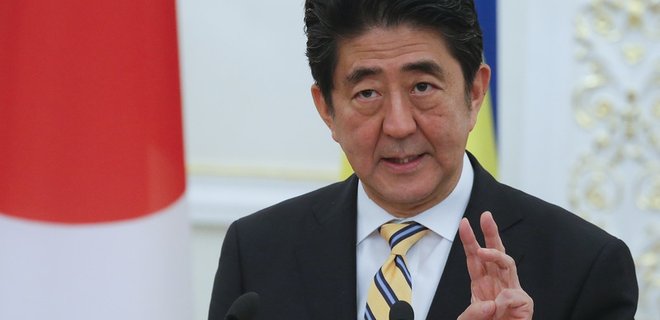 Абэ пообещал Украине поддержку в рамках G7 и в проведении реформ  - Фото