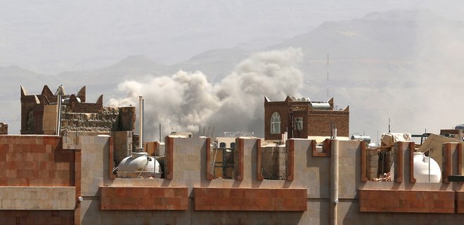 Авиация Саудовской Аравии нанесла удар по столице Йемена - Фото