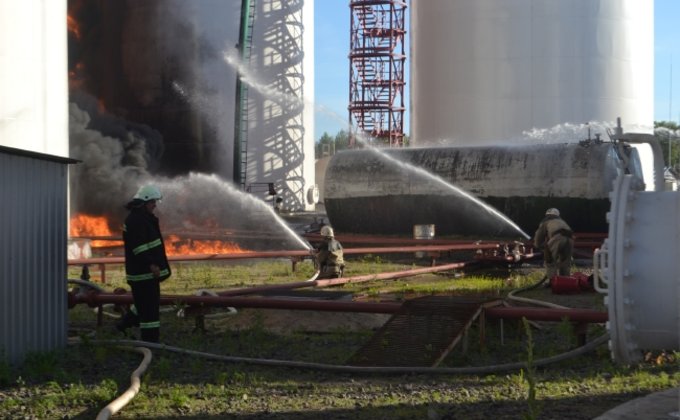 Масштабный пожар на нефтебазе под Киевом: фото и видео возгорания