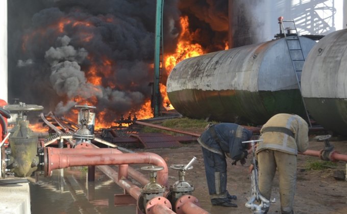 Новые фото гигантского пожара на нефтебазе под Киевом