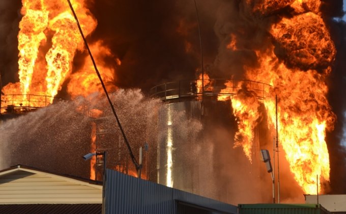 Новые фото гигантского пожара на нефтебазе под Киевом