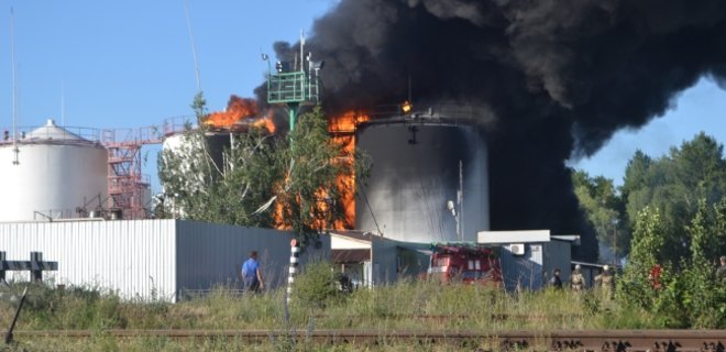 Названы предварительные причины пожара на нефтебазе на Киевщине - Фото