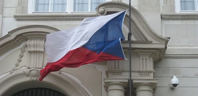 В Чехии забросали дом министра обороны 