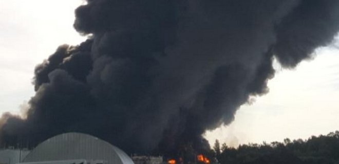 На нефтебазе под Киевом горят 16 резервуаров: видео - Фото
