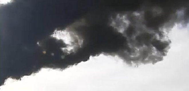 Пожар на нефтебазе: черное облако направилось в сторону Винницы - Фото
