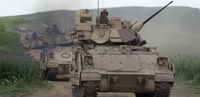 Пентагон может перебросить в Европу технику и военный контингент - Фото