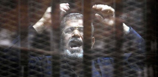США, ЕС и ООН раскритиковали смертный приговор Мурси - Фото
