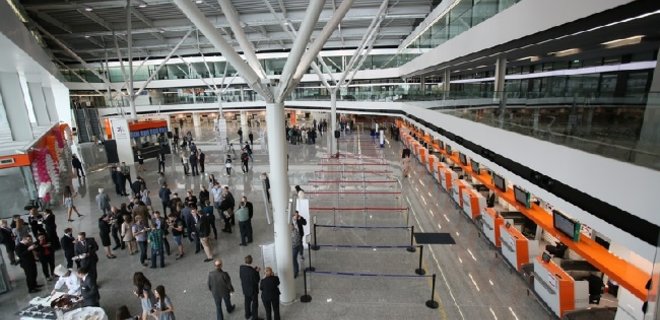 Хакеры атаковали международный аэропорт Варшавы - Фото
