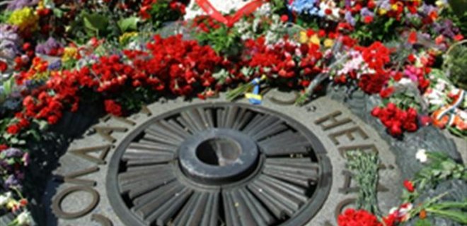  Сегодня в Украине День скорби и почтения памяти жертв войны - Фото