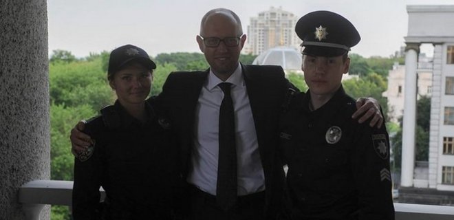 В Кабмине утвердили форму украинских полицейских - Фото