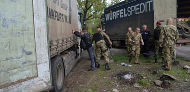 На Луганщине задержаны 8 фур, ехавших в оккупированные районы - Фото