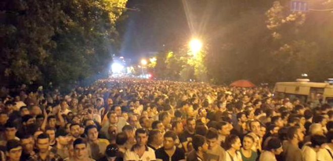 Протесты в Армении: ночь в Ереване прошла без столкновений - Фото