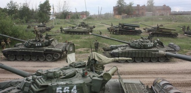 Под Макеевку оккупанты везут танки Южного военного округа РФ - ИС - Фото