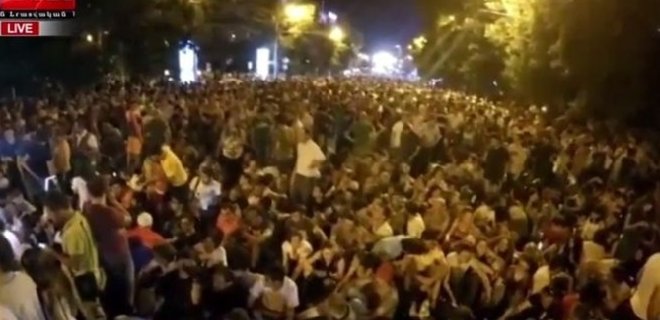 Майдан в Армении: митингующие решили продолжить протест - Фото