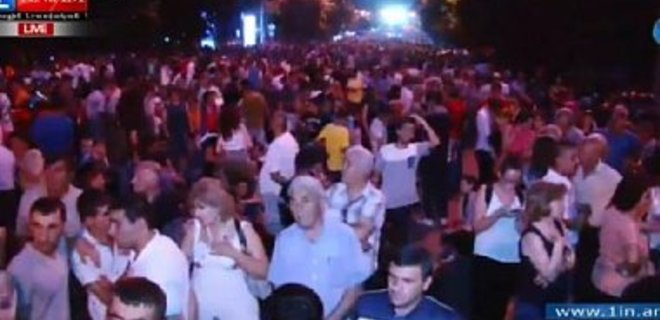 Инициаторы протеста в Ереване заявили о расширении формата борьбы - Фото
