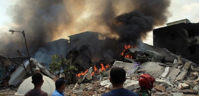 В Индонезии при крушении самолета погибли более 100 человек: фото - Фото