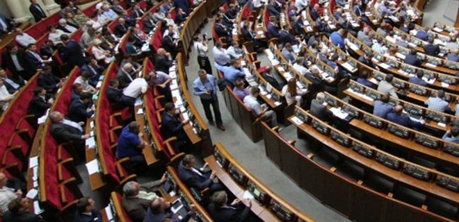 Рада приняла закон о реструктуризации валютных кредитов - Фото