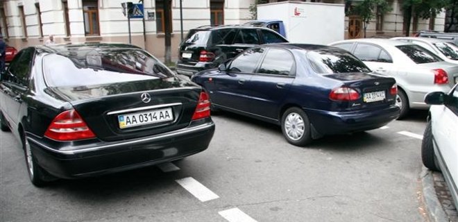 В Киеве легализовали 236 парковок - Фото