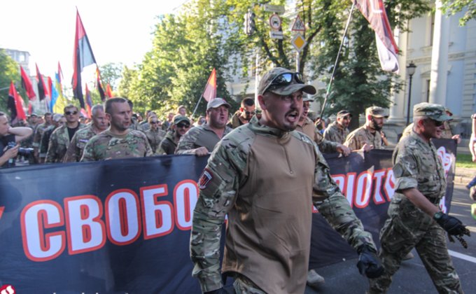 Как в Киеве проходил марш добровольцев: фото шествия