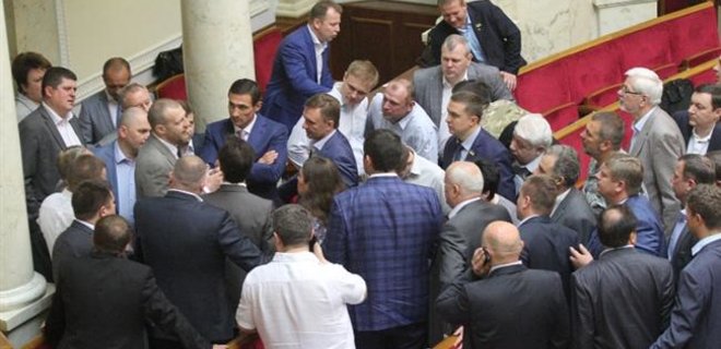 Депутаты разошлись, не приняв ни одного закона - Фото