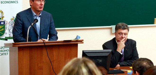 Ночью Луценко проведет разговор с Порошенко о будущем коалиции - Фото