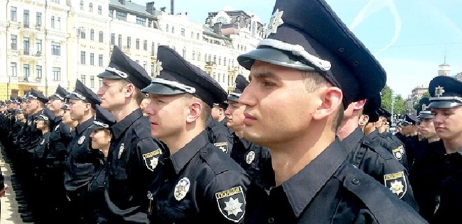В Киеве новые патрульные приняли присягу: фото - Фото