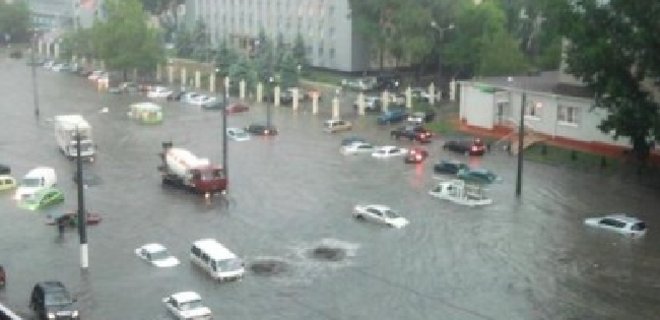 В Одессе из-за сильного ливня подтопило некоторые улицы - Фото
