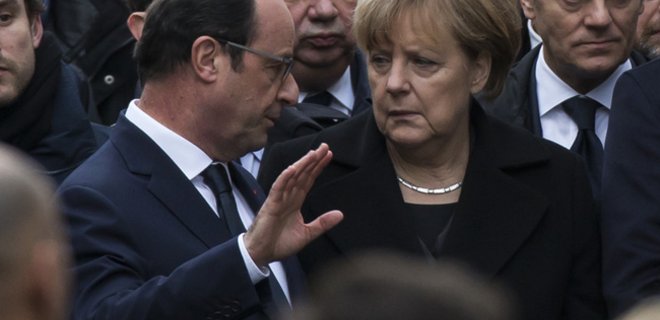 Меркель и Олланд намерены 7 июля провести саммит по Греции - Фото