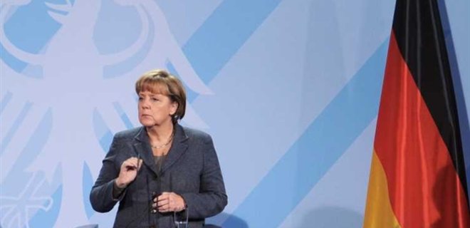 Меркель о дефолте Греции: Дверь для переговоров остается открытой - Фото