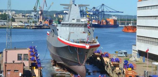 Впервые за 21 год Польша спустила на воду новый боевой корабль - Фото