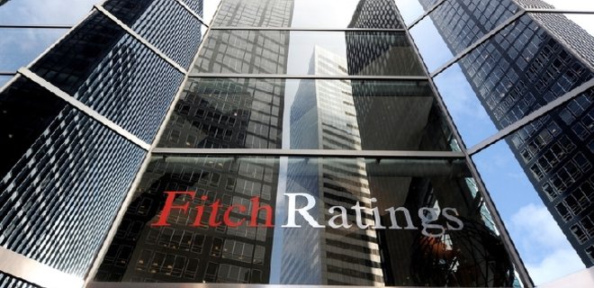 Fitch понизило рейтинги Ощадбанка и ПриватБанка - Фото