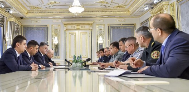 ЧП в Мукачево: Порошенко заявил, что виновным не помогут мандаты - Фото