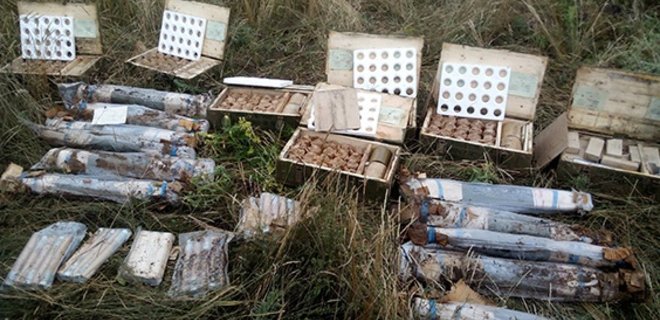В Днепропетровской области выкопали тайник с боеприпасами: фото - Фото