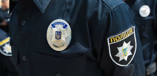 В Киеве полиция впервые применила табельное оружие на поражение - Фото