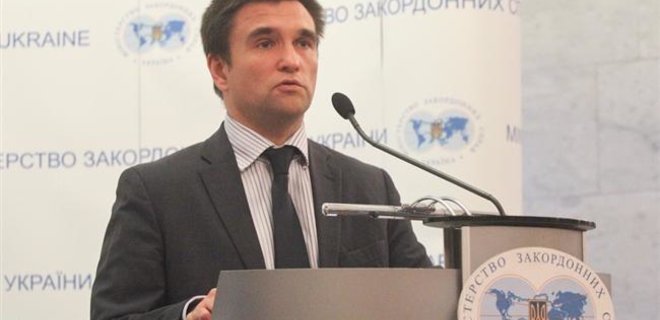 Украина ведет консультации относительно упрощения визового режима - Фото