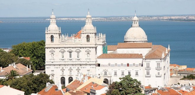 Португалия возобновила выдачу золотых виз для богатых иностранцев - Фото