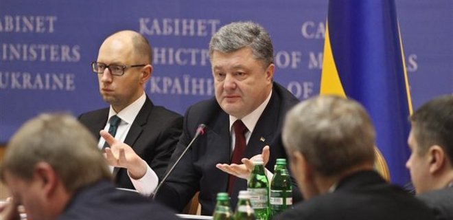 Большинство украинцев недовольны Порошенко и Яценюком - опрос - Фото