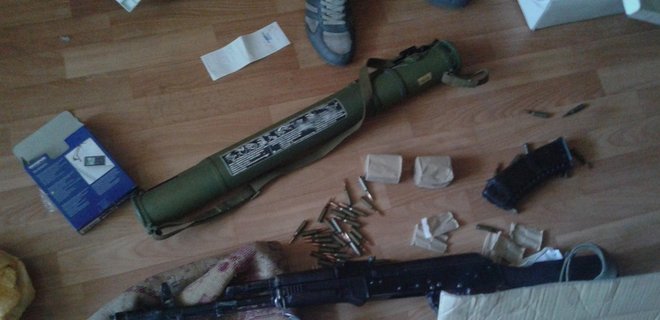 Найден арсенал оружия у пособника боевиков по кличке Знак: фото - Фото