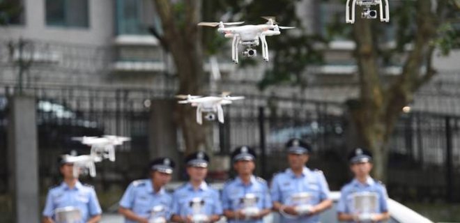 В Китае сформировали первый отряд полицейских дронов - Фото