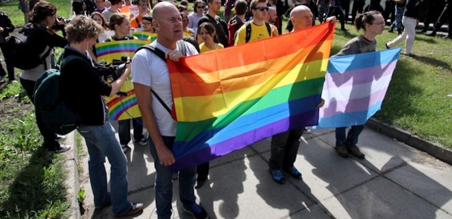 Украинское ЛГБТ-сообщество сможет требовать легализации браков - Фото
