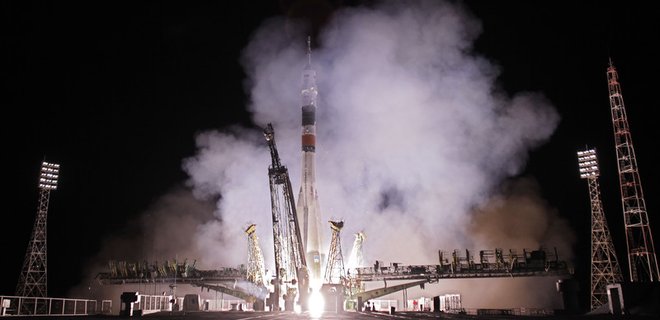 На космическом корабле Союз, летящем к МКС, отказала батарея - Фото