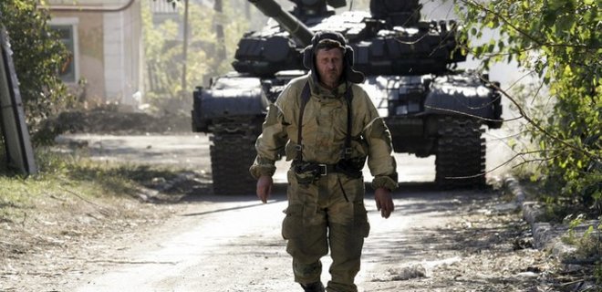 ИС: оккупанты усиливают линию фронта танками и артбатареями - Фото
