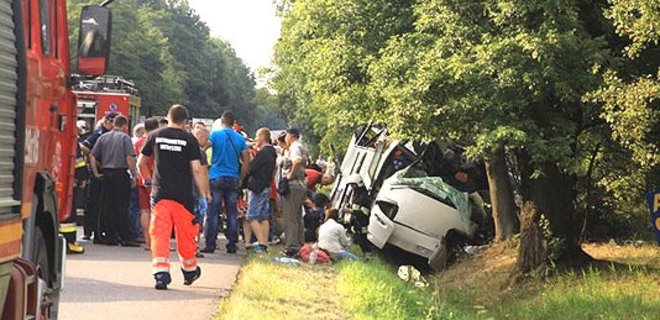 Число жертв автобусной аварии в Польше возросло - Фото