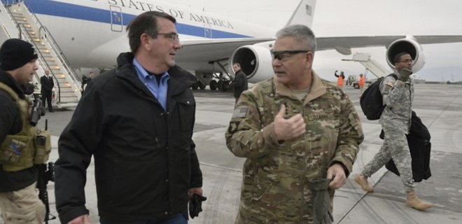 В Ирак с неожиданным визитом прибыл глава Пентагона - Фото