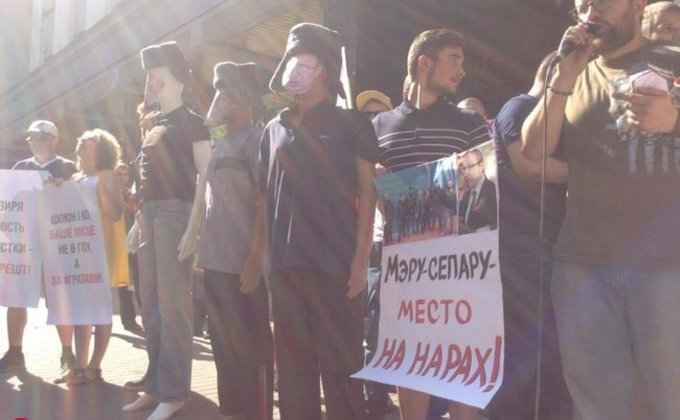 Активисты под ГПУ жгут чучела и требуют уволить Шокина и замов