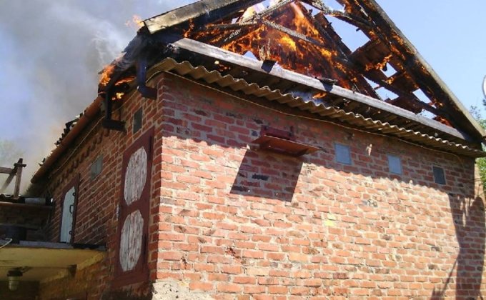 Боевики обстреляли поселок Новгородское: фото и видео последствий