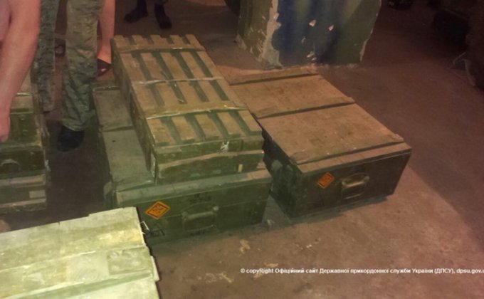 На Донетчине задержан КамАЗ с военным РФ и боеприпасами: фото