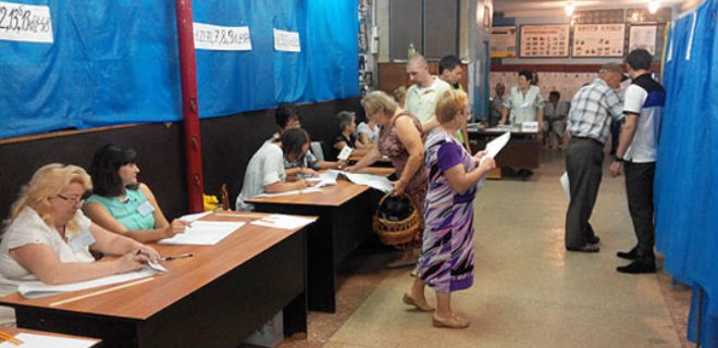 МВД: Грубых нарушений на выборах в Чернигове пока нет - Фото