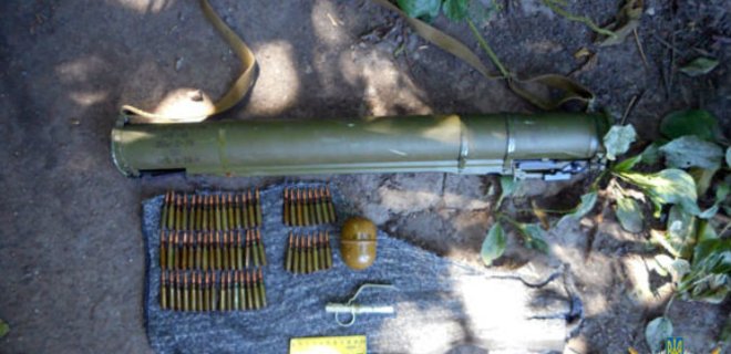 В Донецкой области у местного жителя изъяли арсенал оружия: фото - Фото